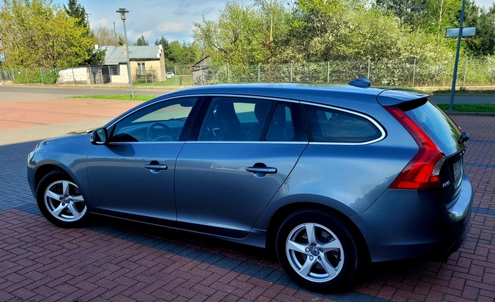 Volvo V60 cena 53900 przebieg: 153000, rok produkcji 2017 z Świerzawa małe 106